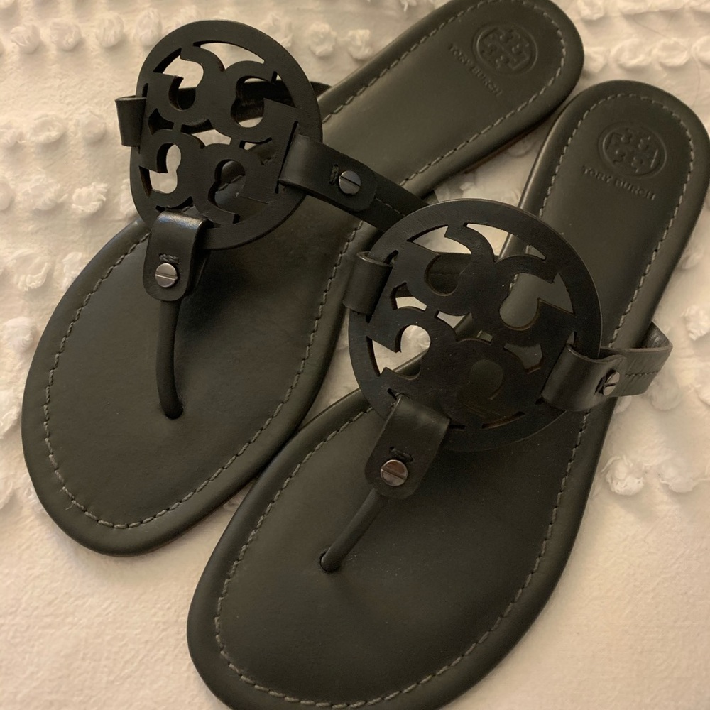 Tory Burch Medallion Leather Flat Sandals Black